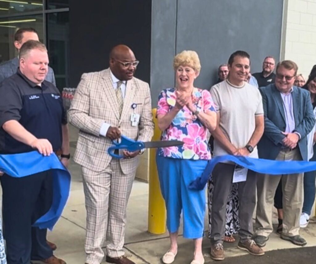 THS 1SpBl St. C Ribbon Cutting (72225)